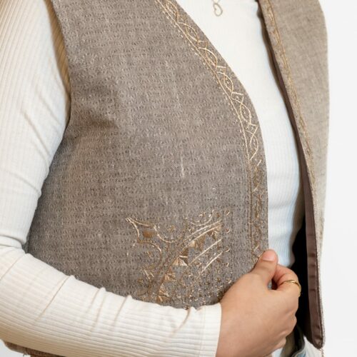 Gilet brodé en laine